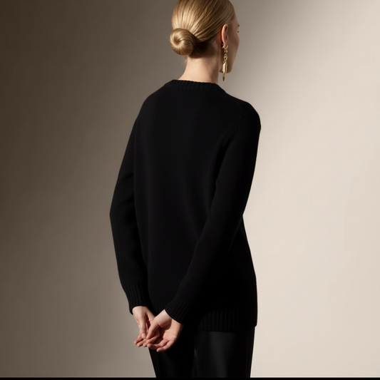 Luxury Bear Motif Knit
Sweater for Women - Black
Long-Sleeve Pullover, Winter Statement Knitwear