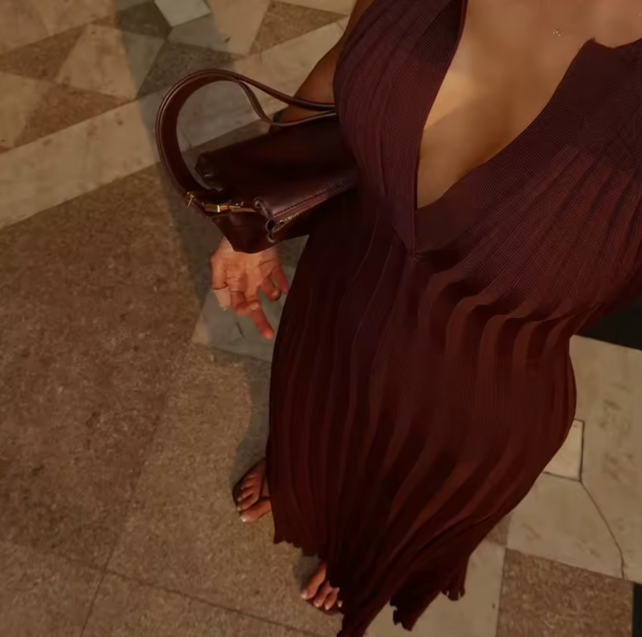 Sleeveless V-Neck Pleated Knit Maxi Dress Burgundy Slim Fit