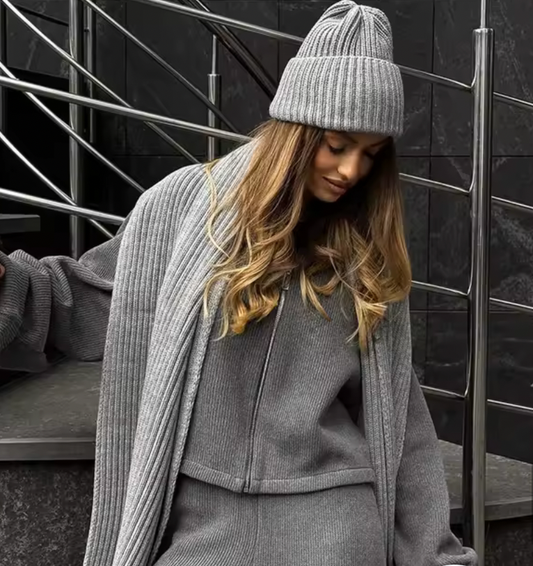 Soft Knit Two-Piece Lounge Set for Women – Cozy Winter Relaxed Fit – Premium Comfort Wear