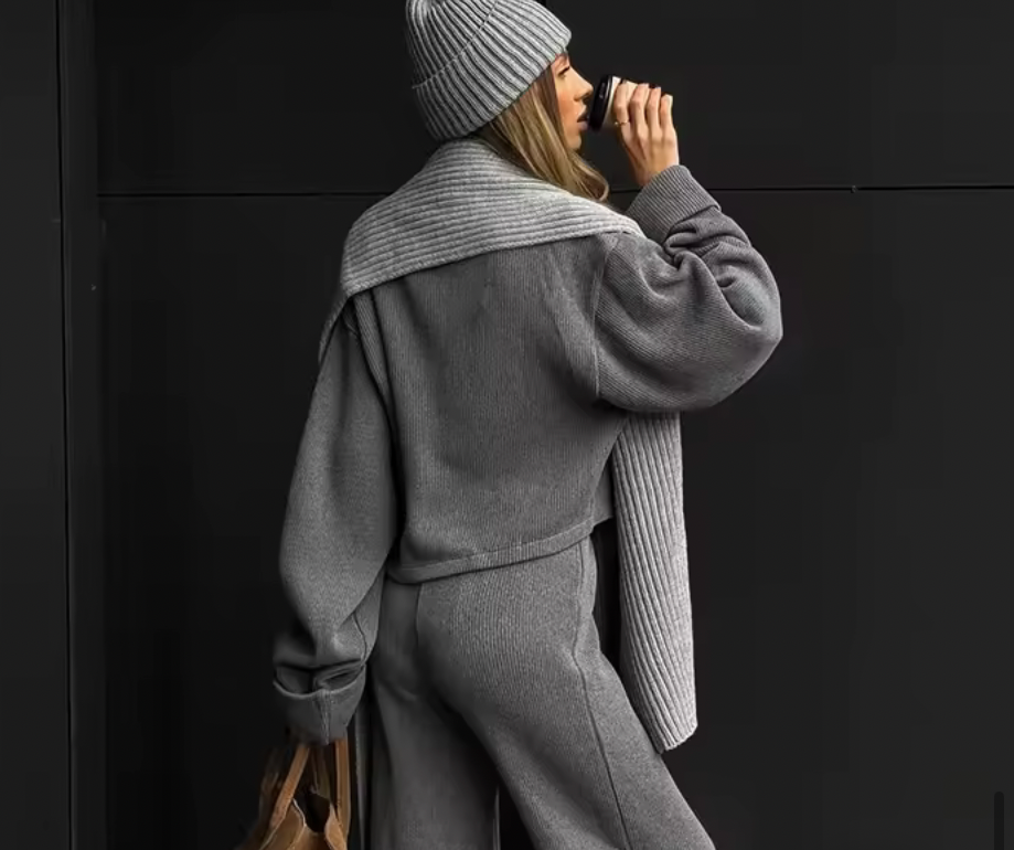 Soft Knit Two-Piece Lounge Set for Women – Cozy Winter Relaxed Fit – Premium Comfort Wear