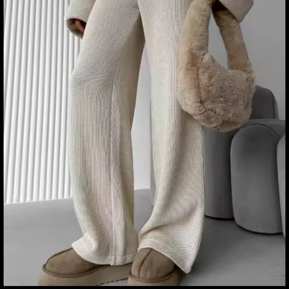 Soft Knit Two-Piece Lounge Set for Women – Cozy Winter Relaxed Fit – Premium Comfort Wear