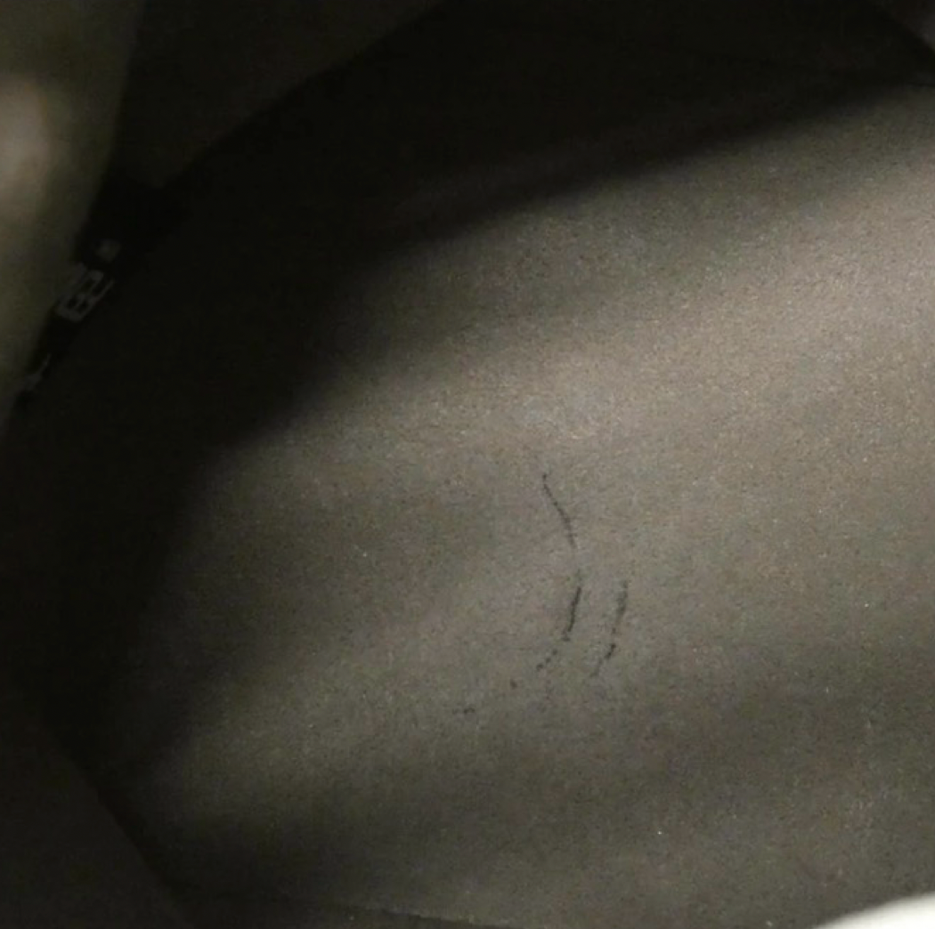 Fendi Mini Mon Trésor Calf Leather Shoulder Bag in White – Modern Collection – 100% Authentic Pre-Owned