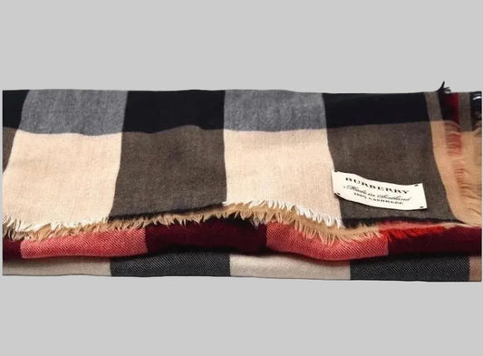 Burberry Large Check Cashmere Scarf Made in Scotland – Pre-Owned Very Good Condition | L’LUXE Authentic’s