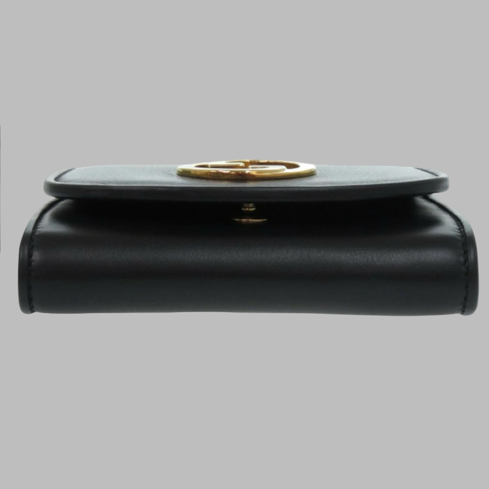 Gucci  Medium Chain Shoulder Wallet Authentic Previously Owned
